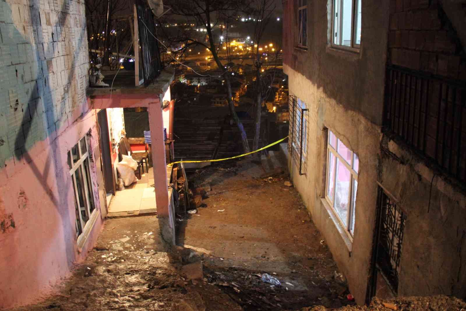 İki aile birbirine girdi, ortalık savaş alanına döndü: 1 ölü, 6 yaralı #kocaeli