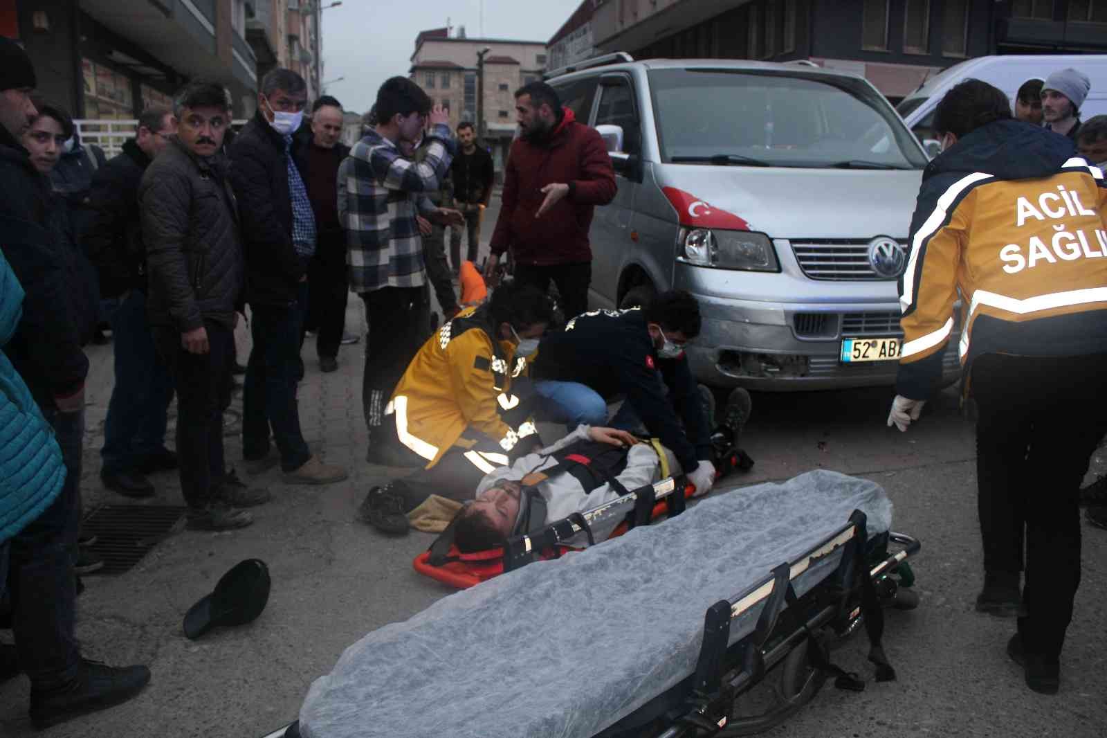 Motosiklet ile kamyonet kaza yaptı: 1 yaralı #ordu