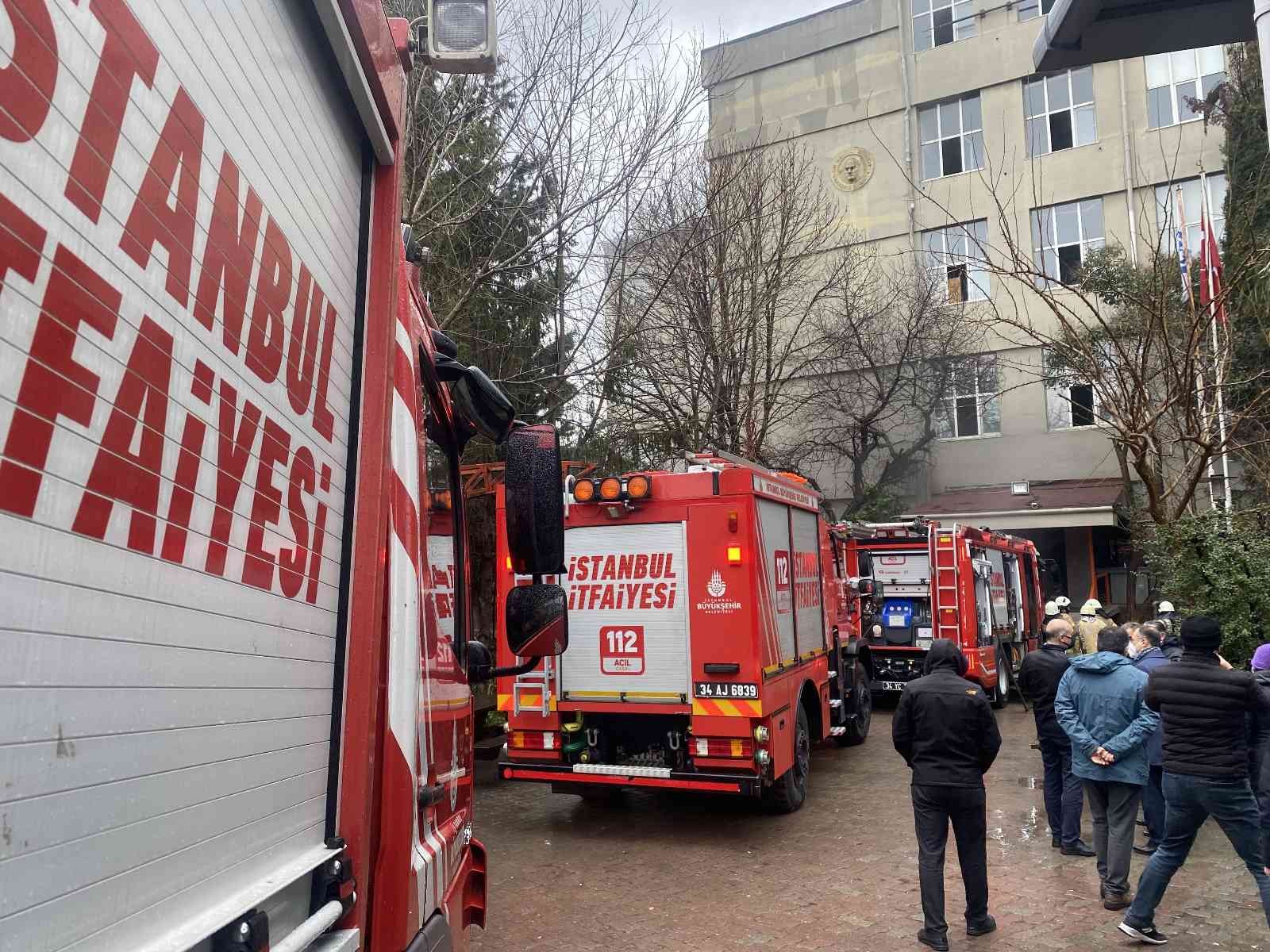 Marmara Üniversitesi’nde yangın paniği