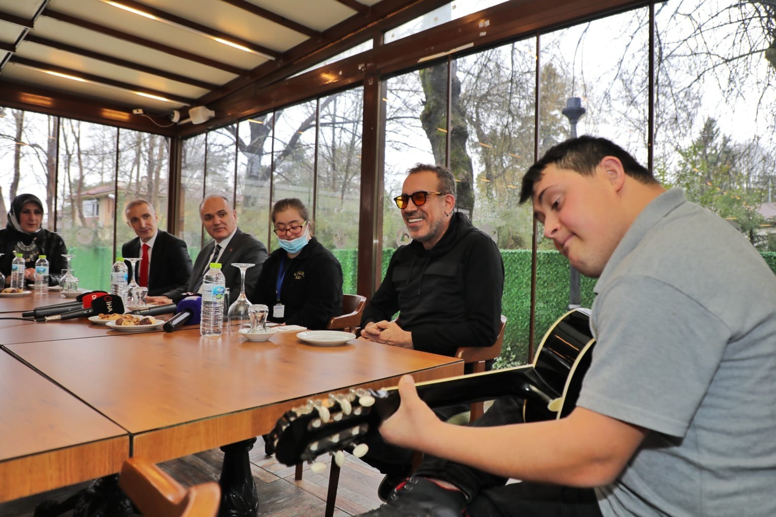 Haluk Levent, özel bireyler için mini konser verdi #duzce