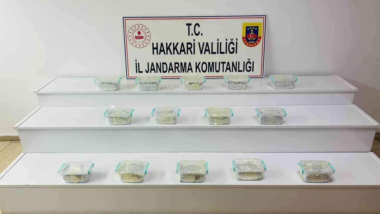 Hakkari’de 15 kilo 811 gram uyuşturucu ele geçirildi