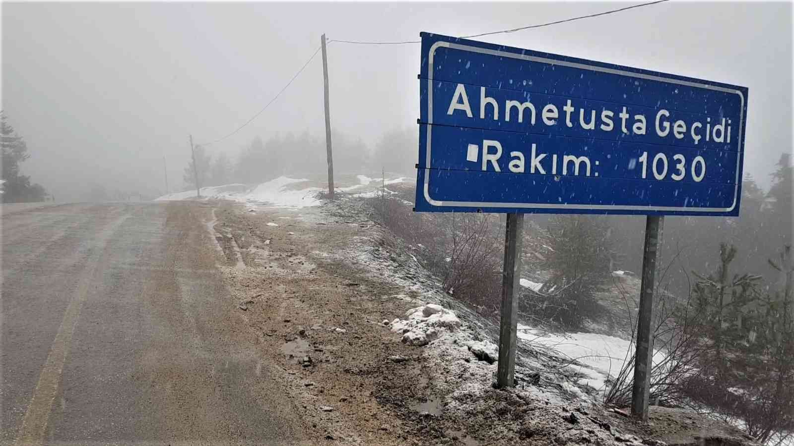 Karabük-Bartın karayolunda kar yağışı etkili oluyor #karabuk