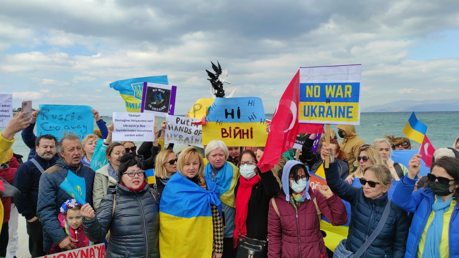 Kuşadası’nda Ukraynalılar, Rusya’yı protesto etti #aydin