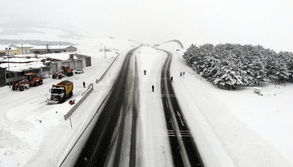 Doğunun yüksek kesimlerde kar yağışı etkili oldu #erzincan