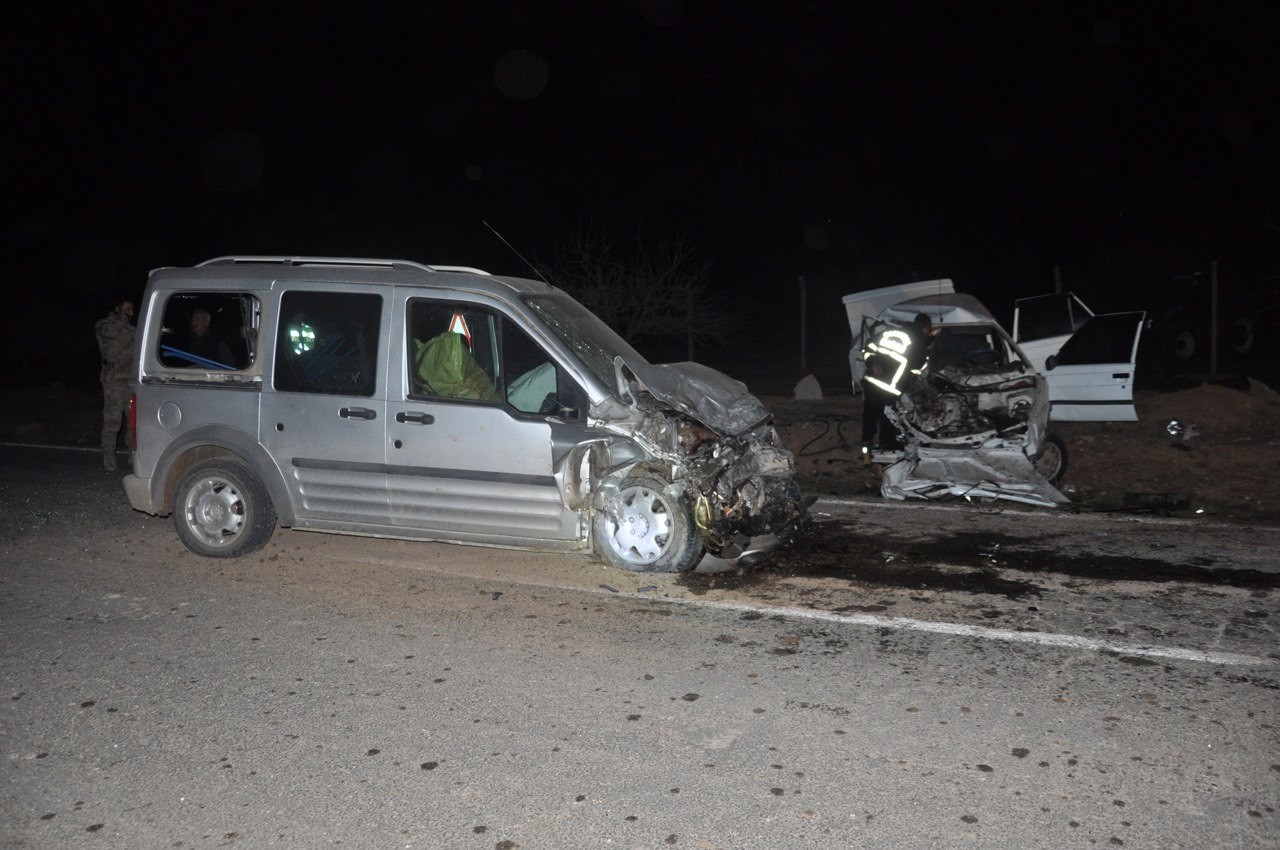 Otomobil ile hafif ticari araç çarpıştı: 1 ölü, 1 ağır yaralı #sanliurfa