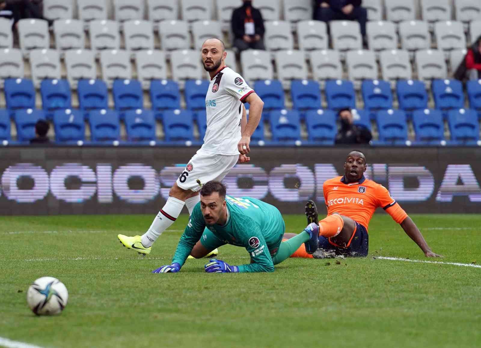 Spor Toto Süper Lig: Medipol Başakşehir: 0 - Karagümrük: 0 (Maç devam ediyor) #istanbul