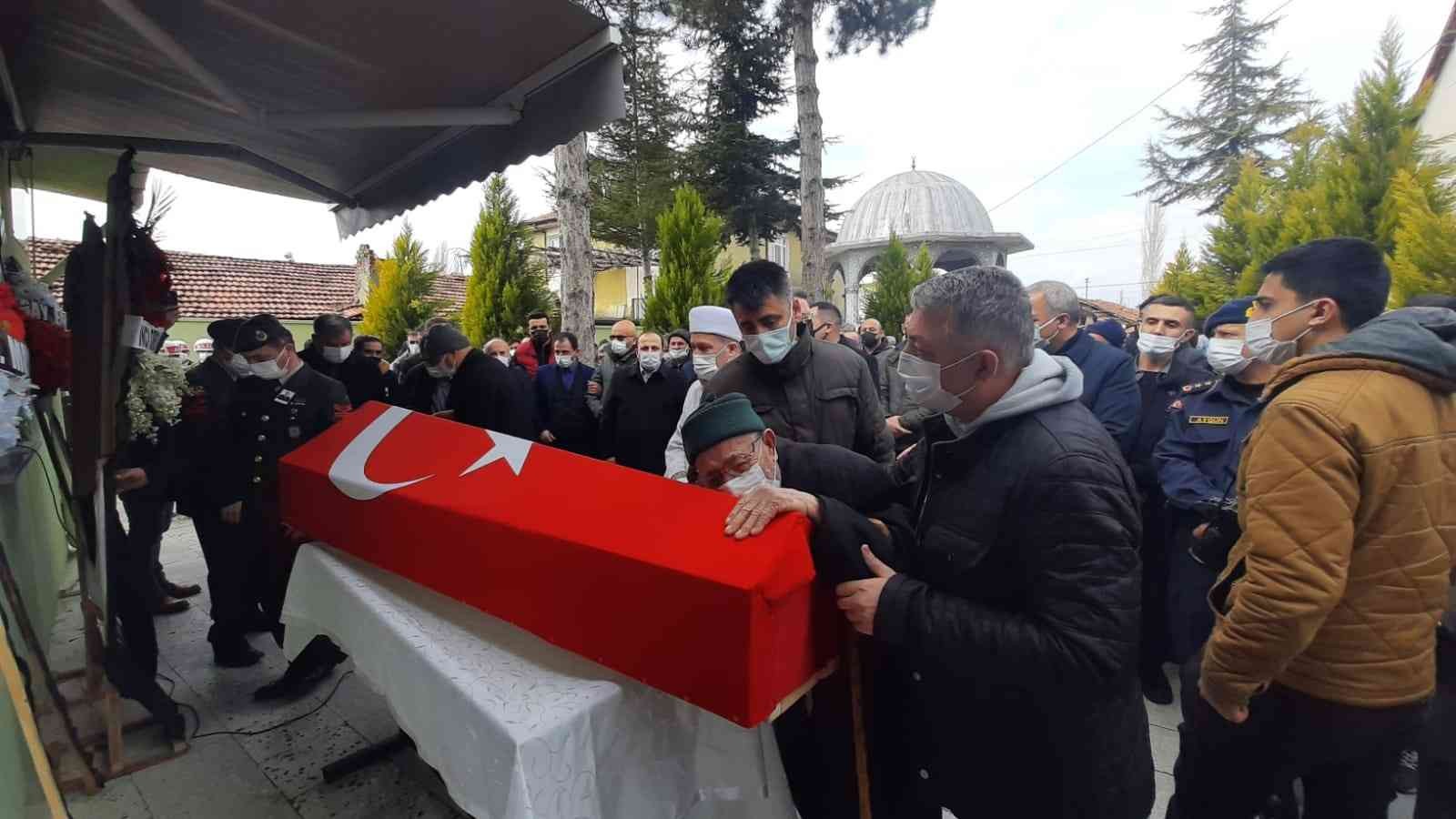 Futbol maçında kalp krizi geçiren uzman çavuş Amasya’da son yolculuğuna uğurlandı