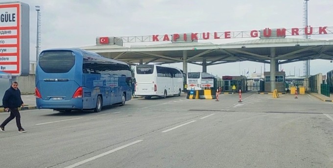 Ukrayna’daki Türk vatandaşlarının tahliyesi için Türkiye’den onlarca otobüs yola çıktı #edirne