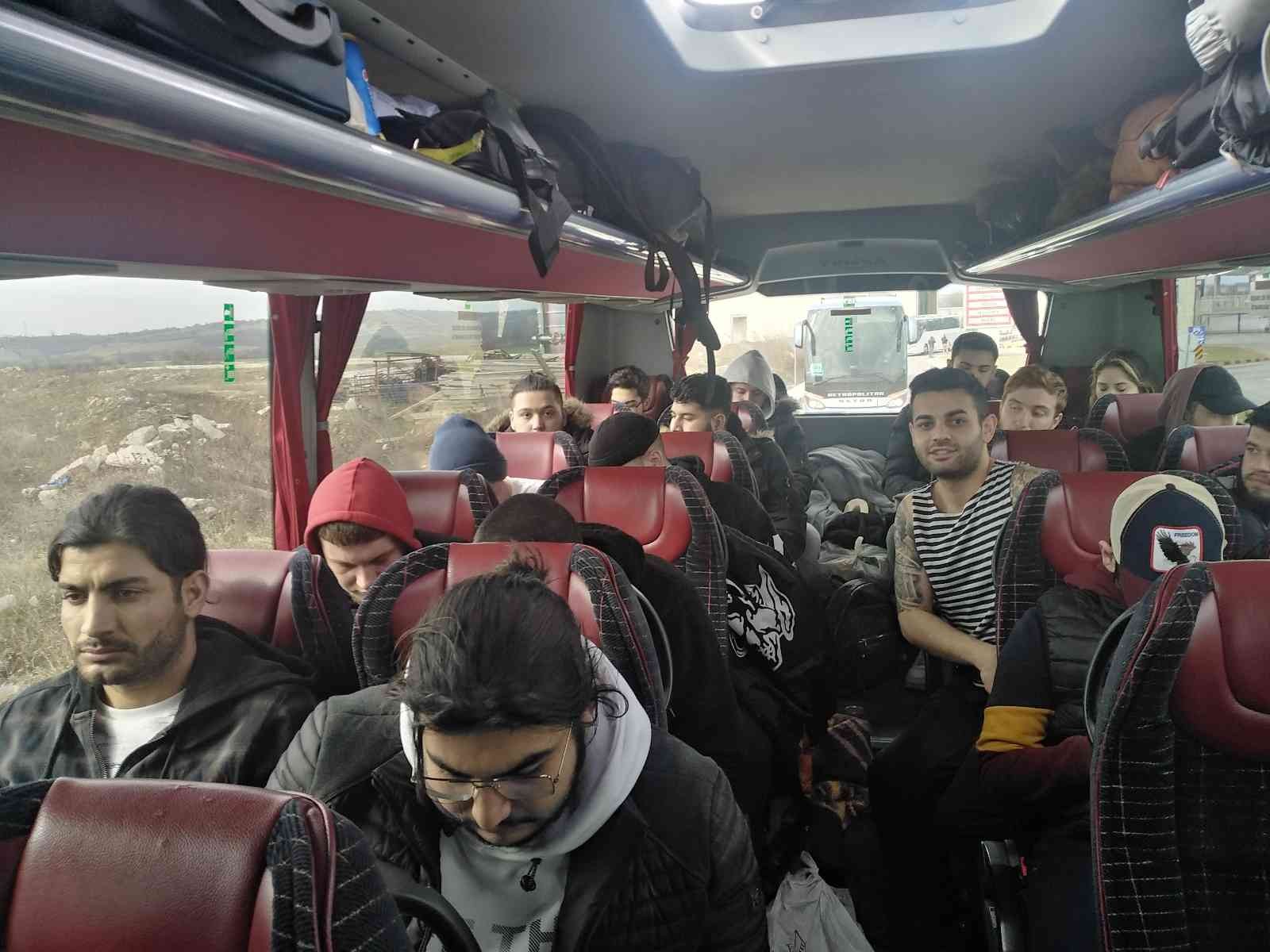 Ukrayna’dan gelen Türkler otobüsün içinde İHA’ya konuştu #edirne