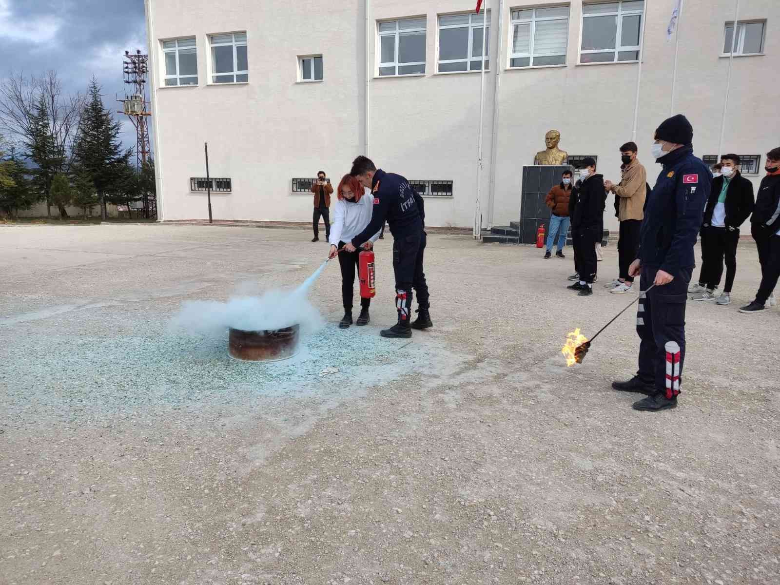 Bozüyük’te lise öğrencilerine yangın eğitimi verildi