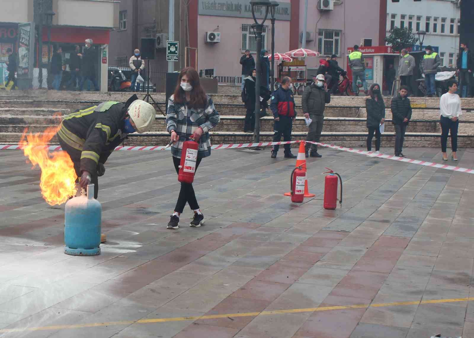 Alaşehir’de öğrencilere yangın ve deprem eğitimi