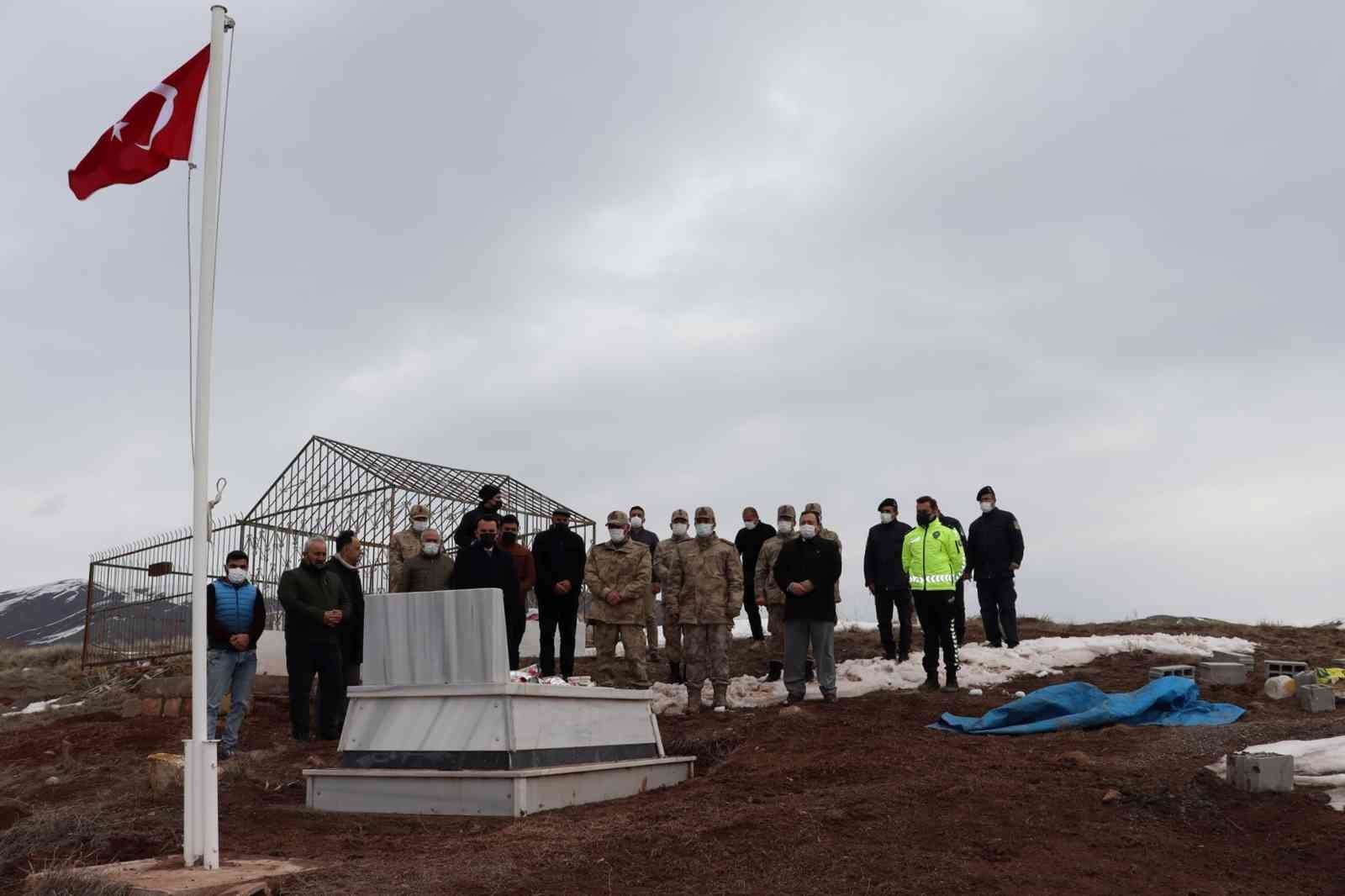 Şehit Erseçen mezarı başında anıldı #erzincan