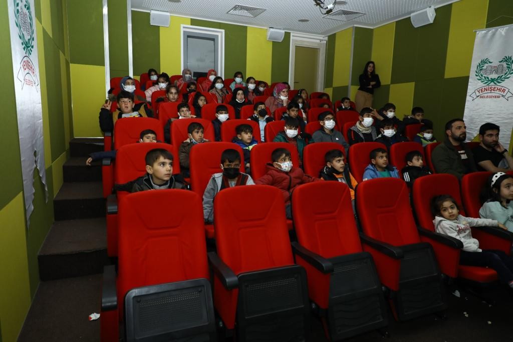 Yenişehir Belediyesinden öğrencilere sinema şenliği #diyarbakir