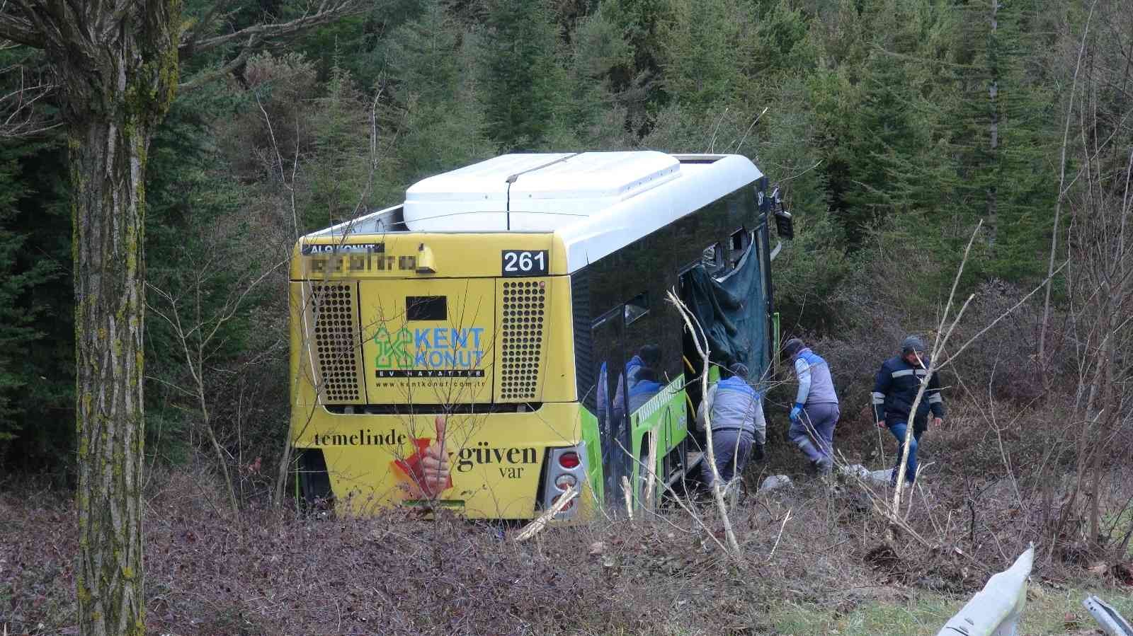 yoldan çıkan yolcu otobüsü ormanlık alana uçtu 2 yaralı kocaeli