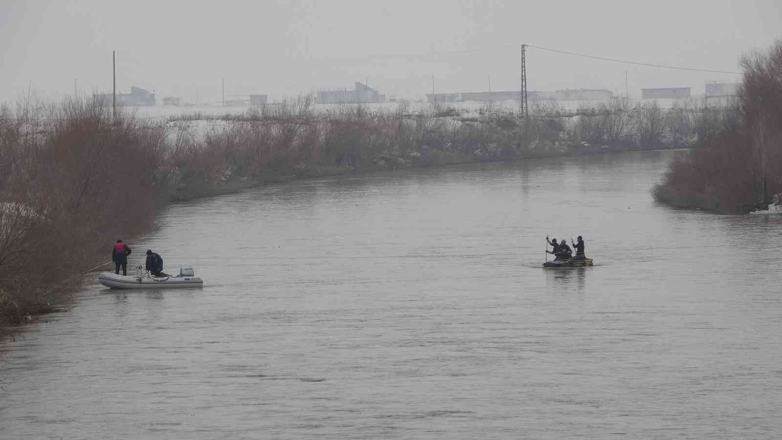 Karasu Nehri’ne düşen Yağmur’u arama çalışmalarına 8. günde de ara verildi #mus