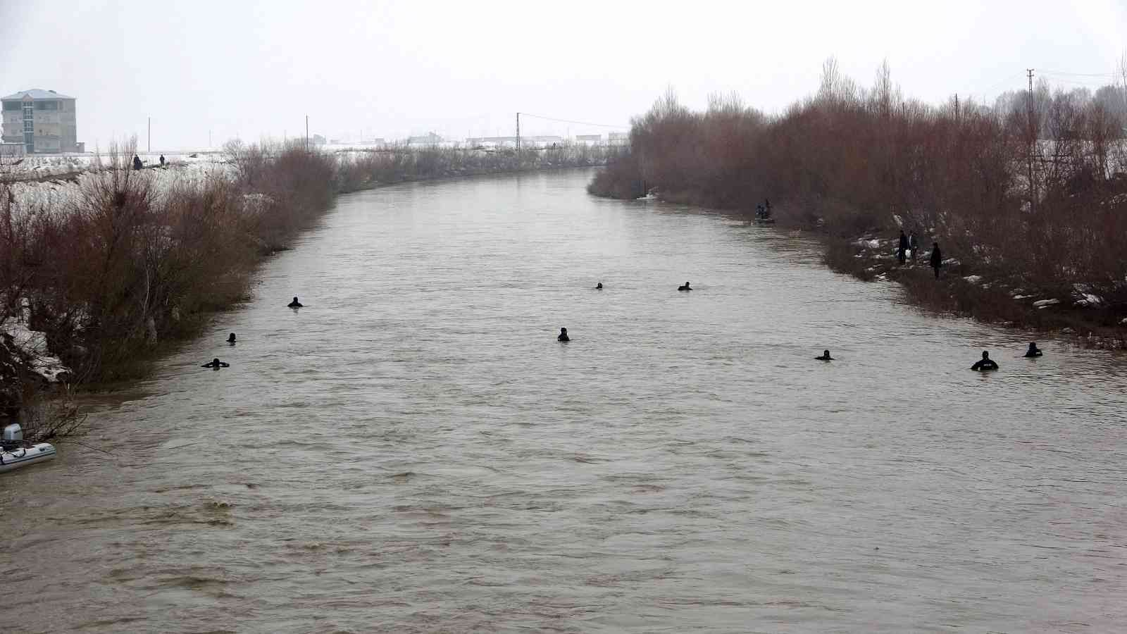 Karasu Nehri’nde kaybolan Yağmur için Murat Nehri’ne de ağ çekildi #mus