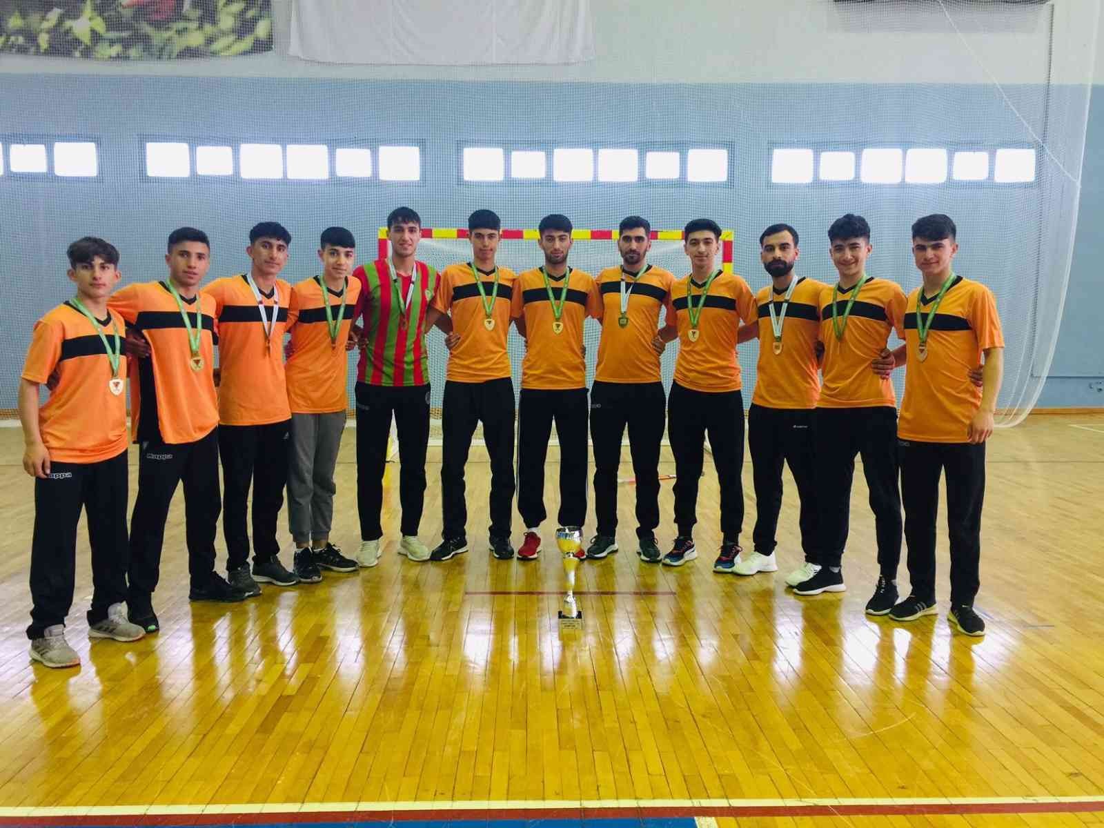 Hokey liginde şampiyon olan Diyarbakır Peyasspor’un sporcuları eğitimde de öncü #diyarbakir
