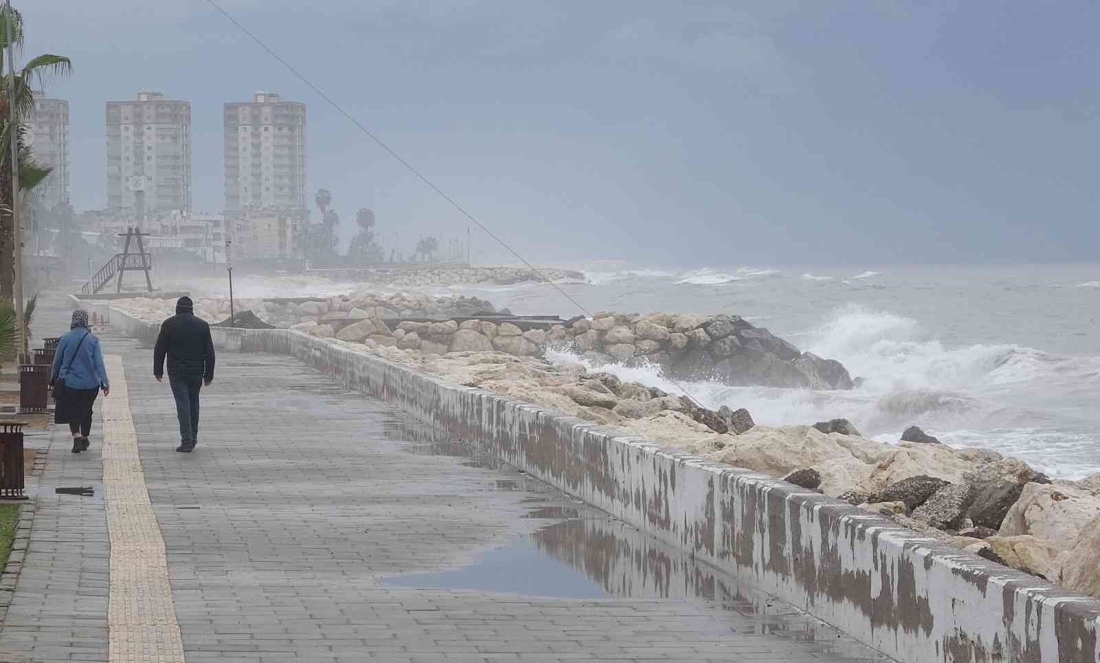 Akdeniz’de kuvvetli fırtına uyarısı