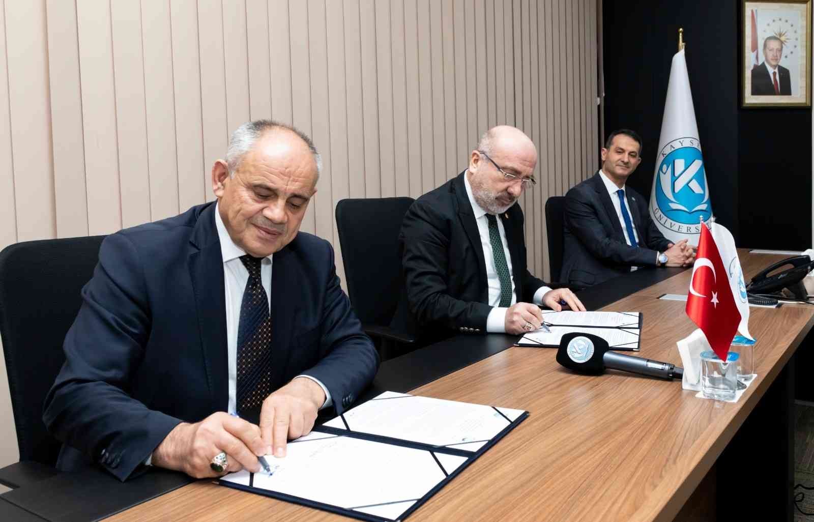 KAYÜ ile Yahyalı Belediyesi “Elma Sirkesi Üretimi İşbirliği Protokolü” imzaladı