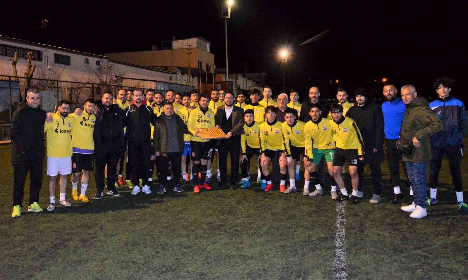 Yunusemre Belediyespor, Horozköyspor’un antrenmanını ziyaret etti