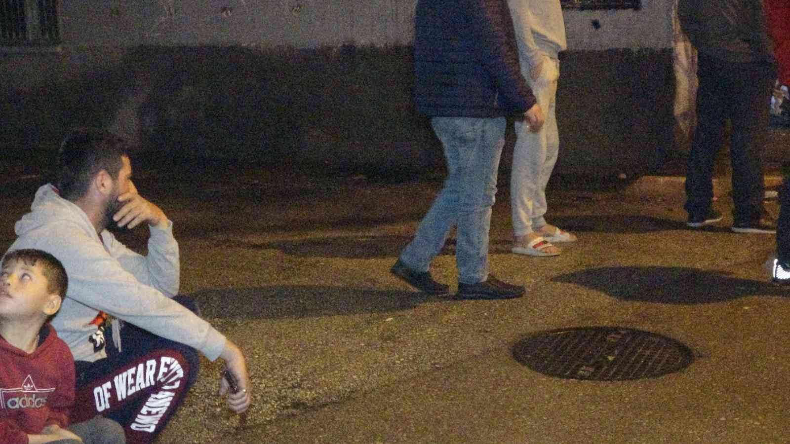 Deposunda çıkan yangında ekmek teknesinin yanışını gözyaşları içerisinde izledi #adana