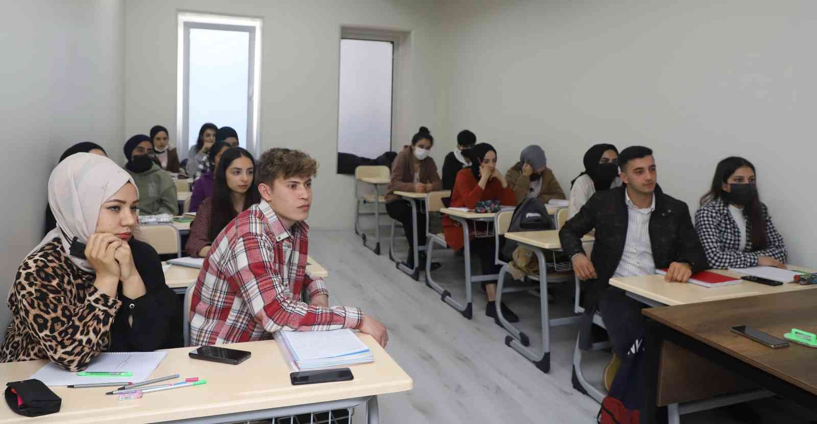 Akdeniz Belediyesi, gençlere üniversite kapılarını açıyor #mersin