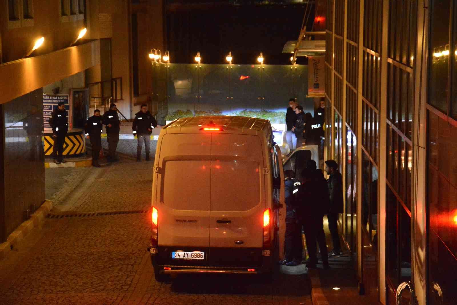 Beşiktaş Ortaköy’de otelin 7’inci katından düşen kadın ağır yaralandı #istanbul