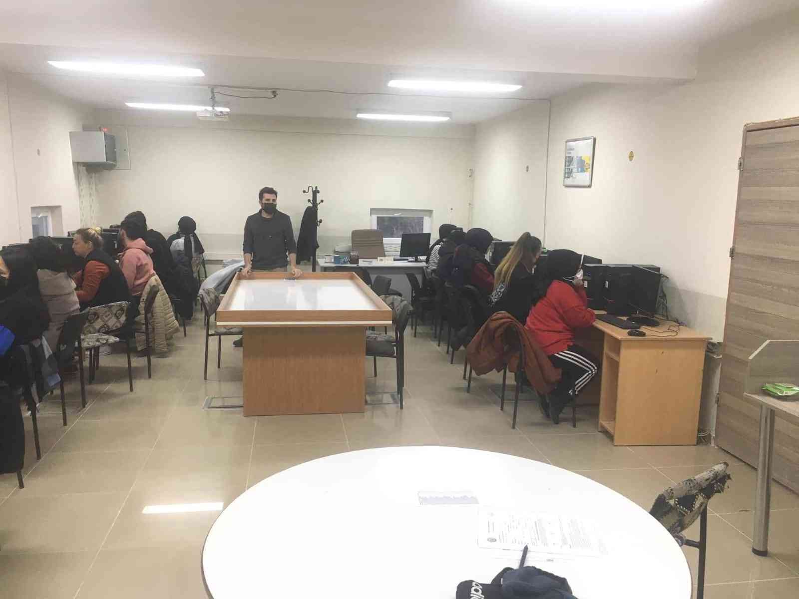 Hisarcık’ta “Bilgisayar İşletmenliği” kursu açıldı #kutahya