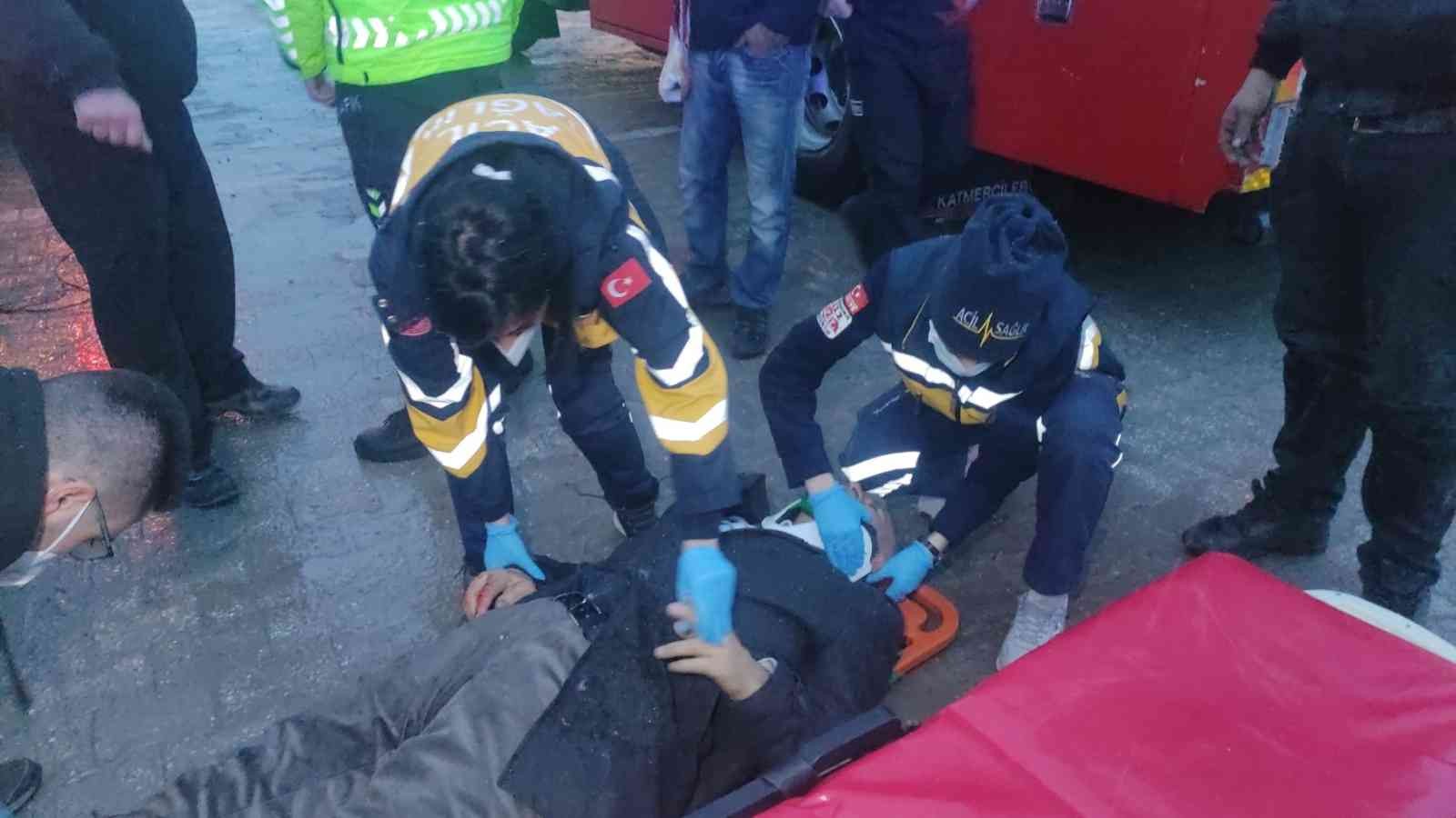 Bursa’da otomobil kamyona arkadan çarptı, yaşlı adam ağır yaralandı
