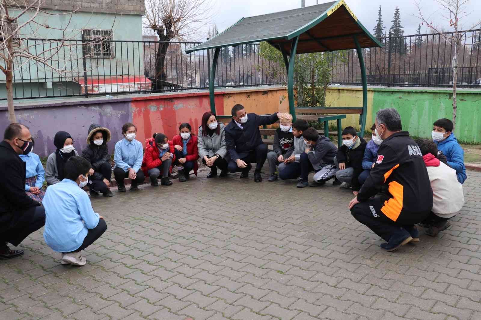 Siirt’te okullarda ‘Deprem Anı ve Tahliye Tatbikatı’ yapıldı #siirt