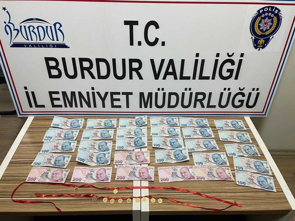Evlerden yaklaşık 100 bin lira değerinde altın ve para çalan hırsızlar yakalandı #burdur