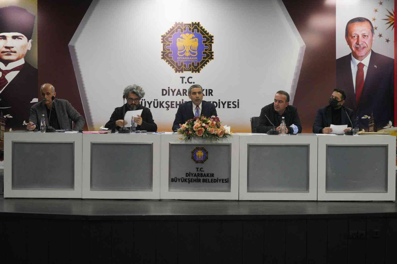 Diyarbakır’da toplu ulaşım ihalesinde 25 hat için teklif verildi