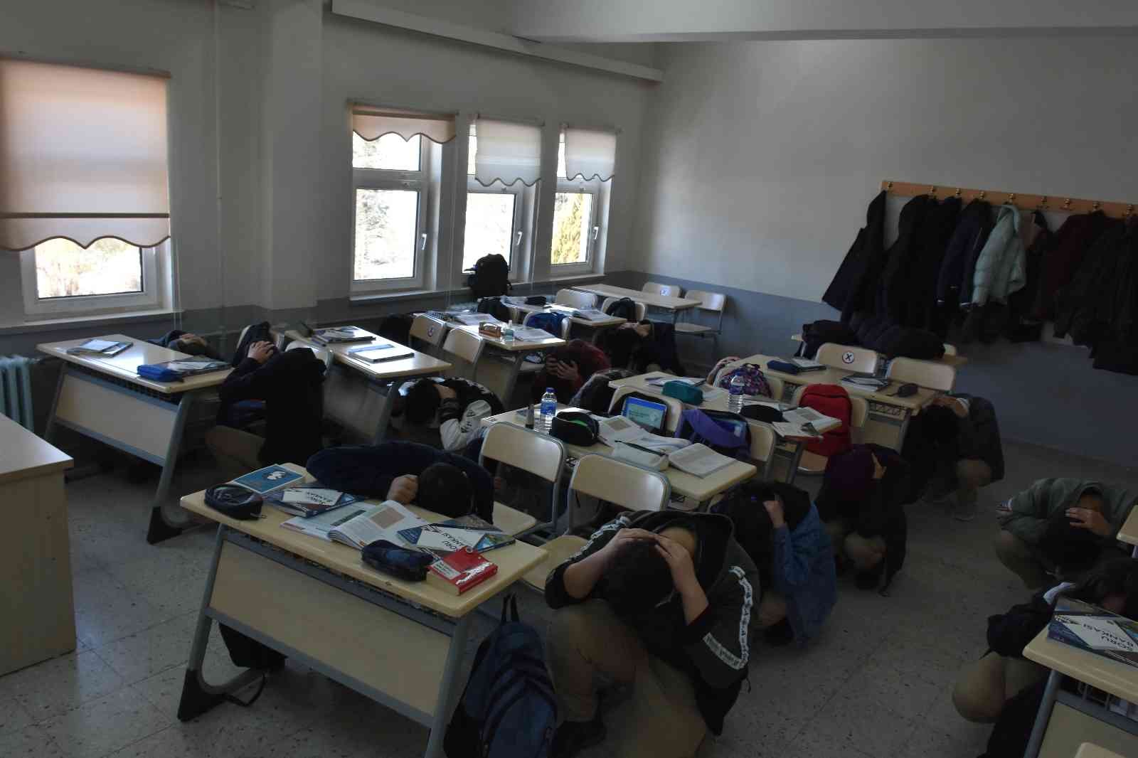 Tosya’daki okullarda eş zamanlı deprem tatbikatı #kastamonu