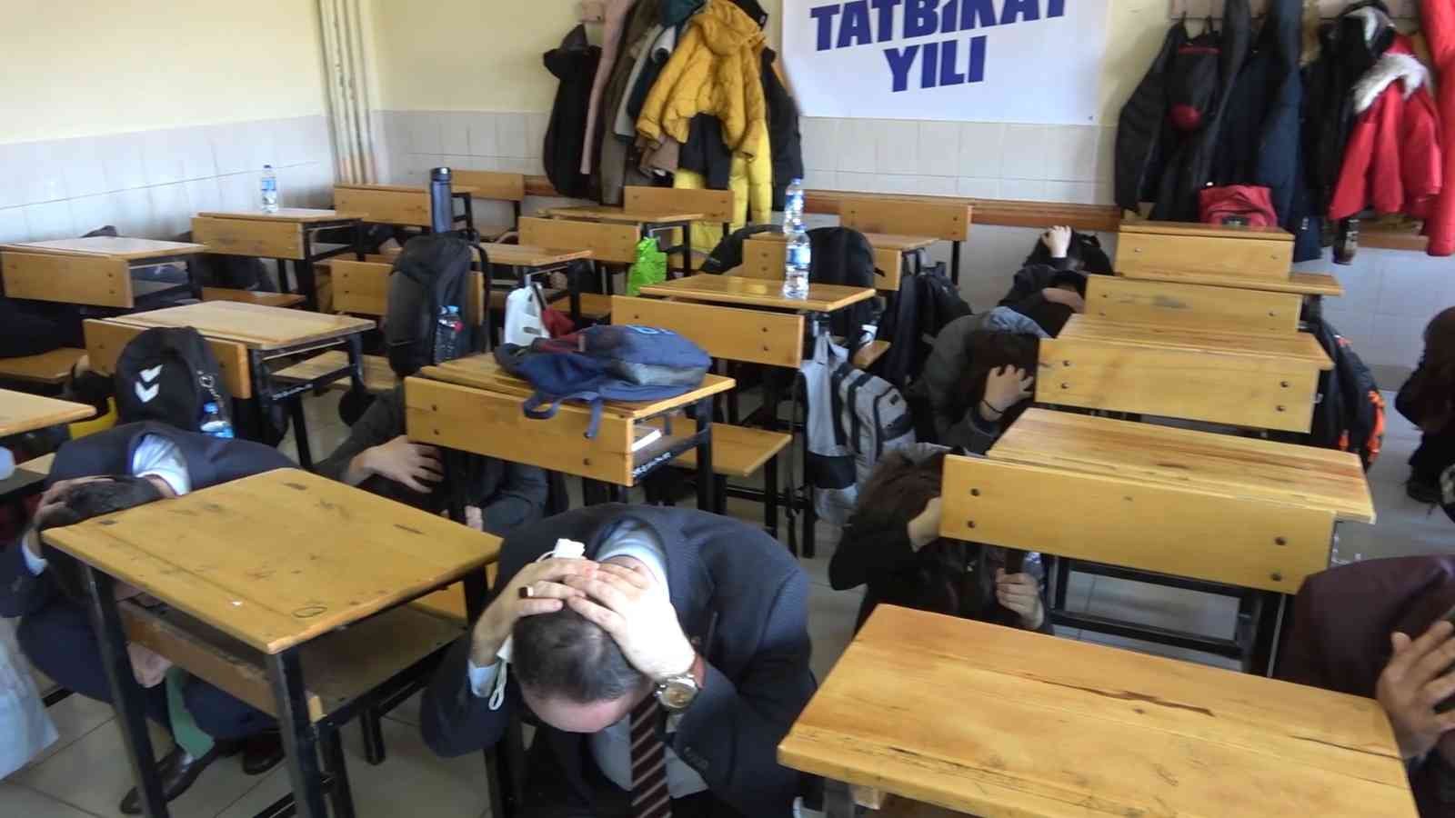 Kırıkkale’deki okullarda eş zamanlı deprem tatbikatı #kirikkale