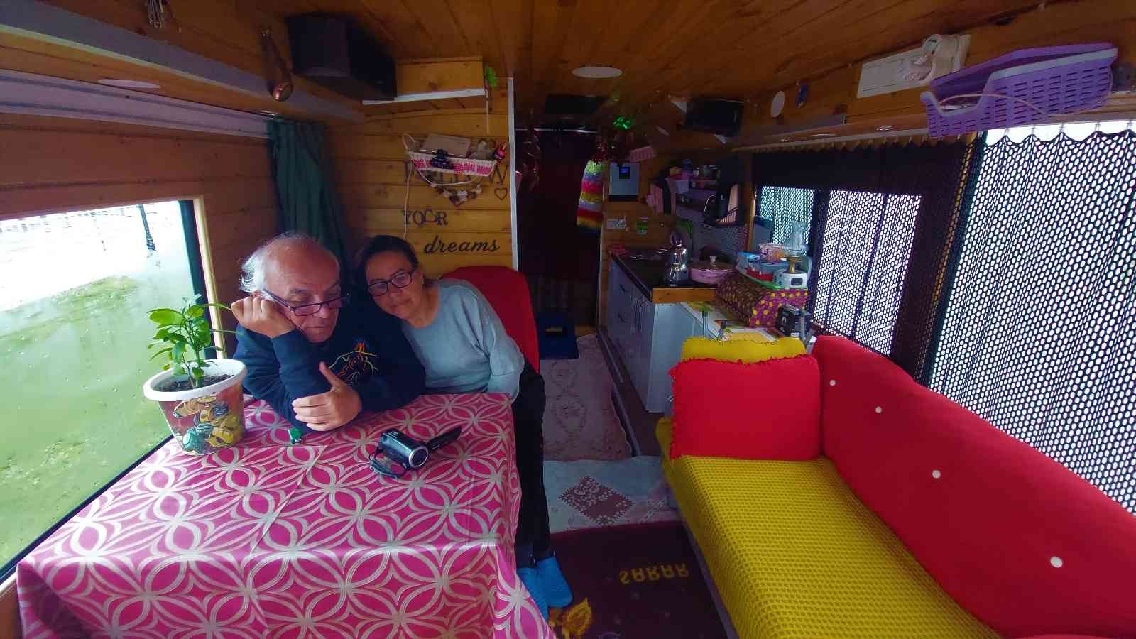 2 yıldır otobüs karavanda yaşıyorlar: Ömürlerinin sonuna kadar karavanda yaşamak istiyorlar