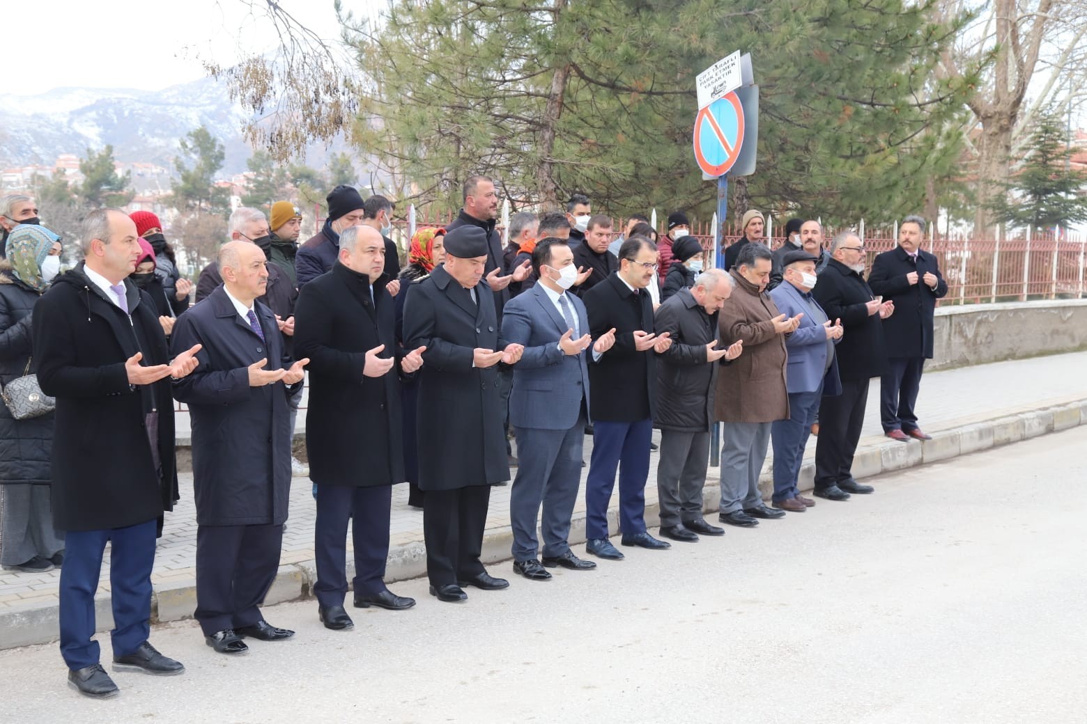1999 yılında Vali Ayhan Çevik’e düzenlenen saldırıda şehit düşen vatandaşlar anıldı #cankiri