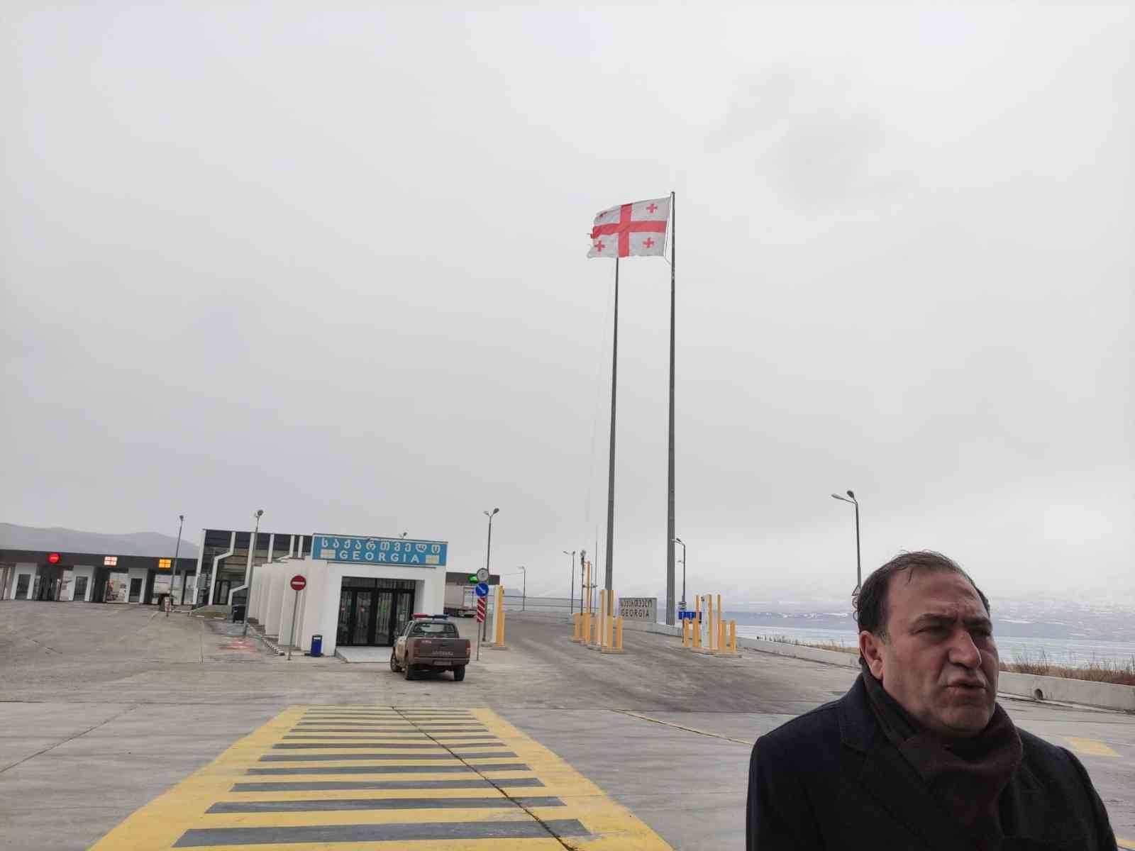 Gürcistan, sınır kapılarının yolcu trafiğine açılmasına izin verdi #ardahan