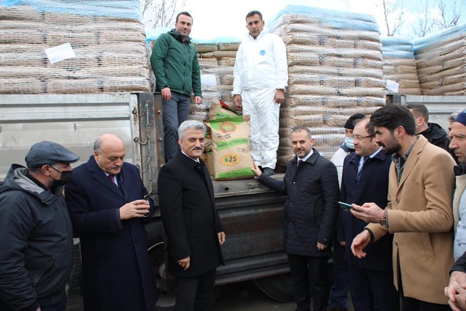 Erzincan’da çiftçilere yüzde 75’i hibe, 380 ton sertifikalı buğday tohumu dağıtıldı #erzincan