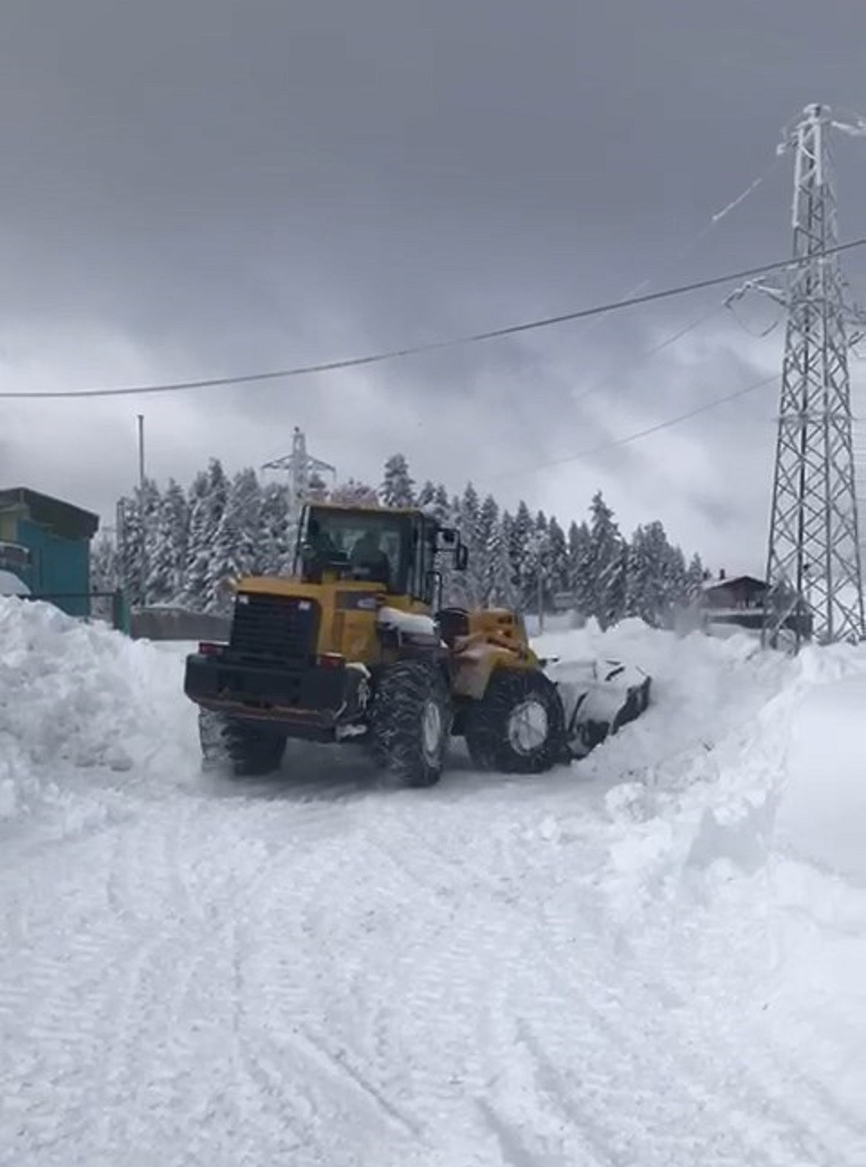 Kastamonu’da yoğun kar yağışının kapattığı 281 köy yolu ulaşıma açıldı #kastamonu