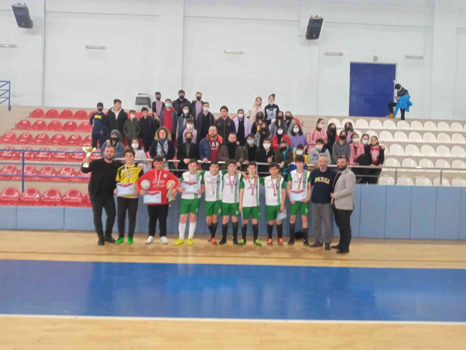 Futsal müsabakalarında Sinop TOKİ Şehit Fatih Erer Ortaokulu birinci oldu #sinop