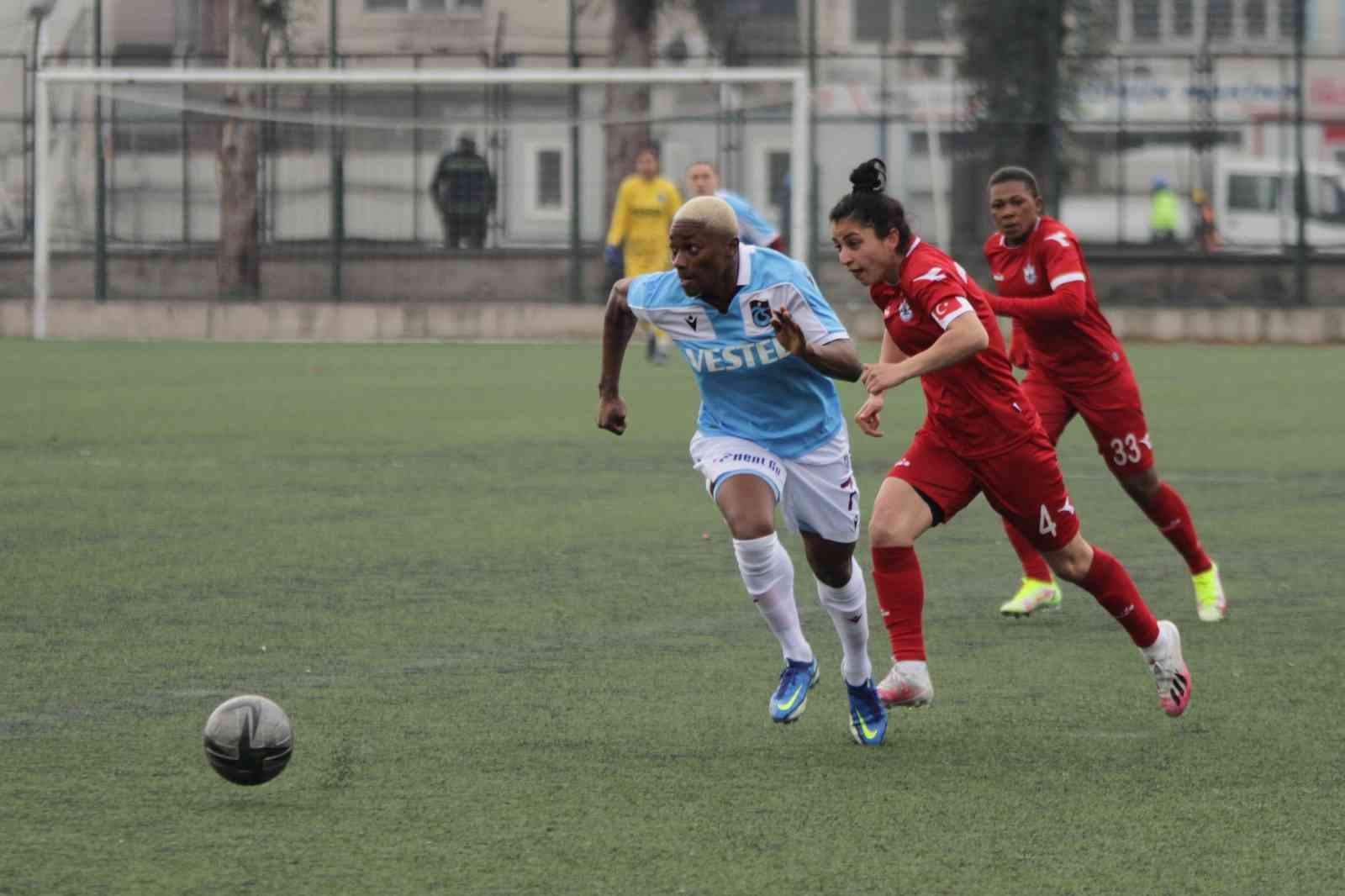 Turkcell Kadın Futbol Süper Ligi: Konak Belediyespor: 2 - Trabzonspor: 0