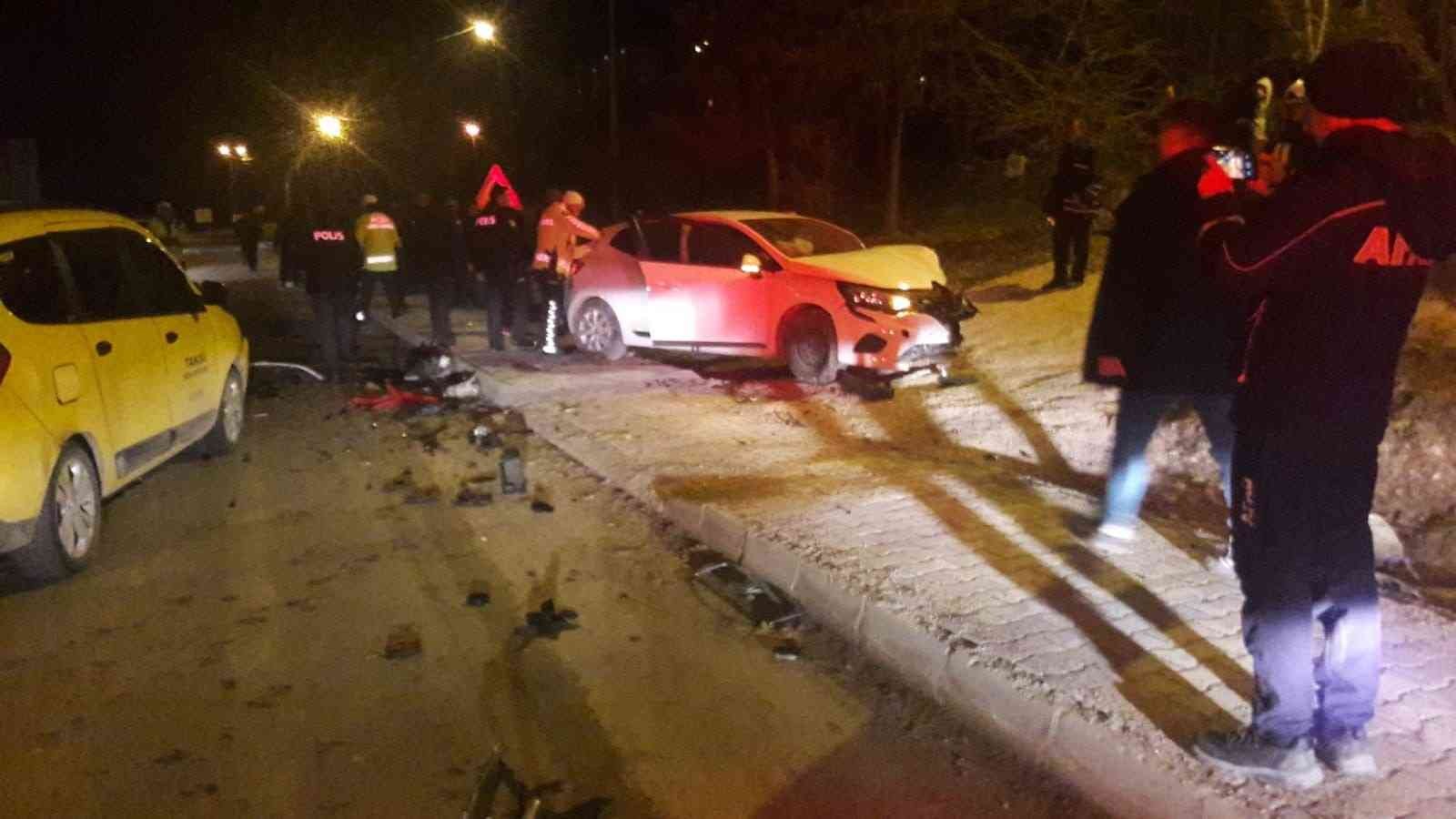 Bayburt’ta 3 aracın karıştığı kazada 4 kişi yaralandı #bayburt
