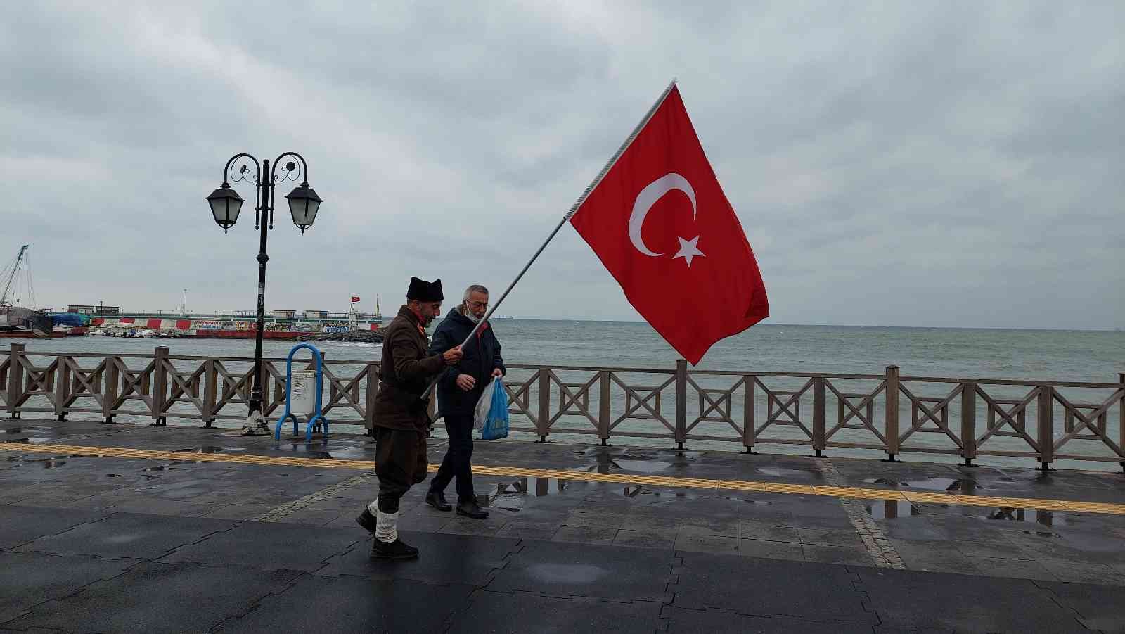 4 yıldır Türk bayrağıyla Çanakkale’ye yürüyor