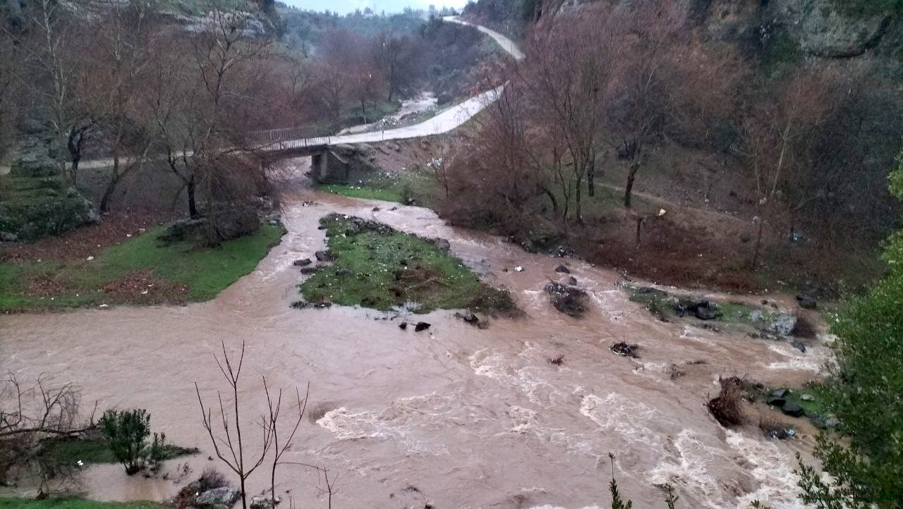 Osmaniye’de şiddetli yağış çayların debisini arttırdı #osmaniye