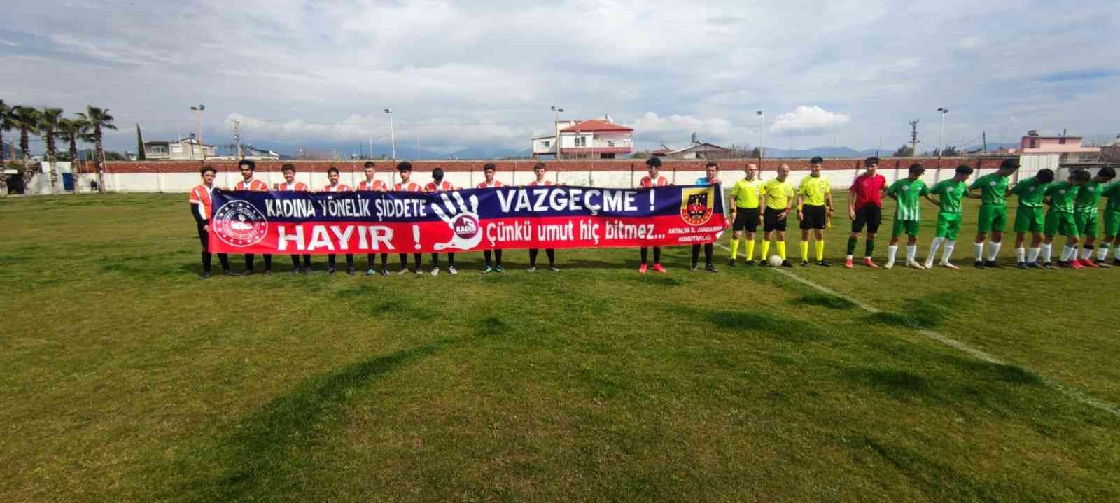 Futbol maçında jandarmadan ‘Kadına şiddete hayır’ pankartı