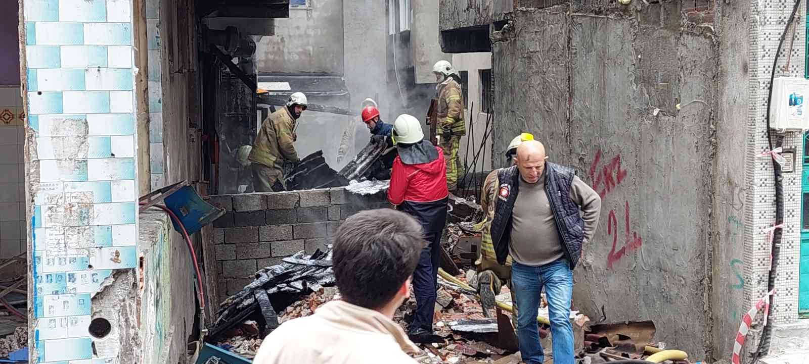 Gaziosmanpaşa’da hurdacıların ihmali yangına sebep oldu #istanbul