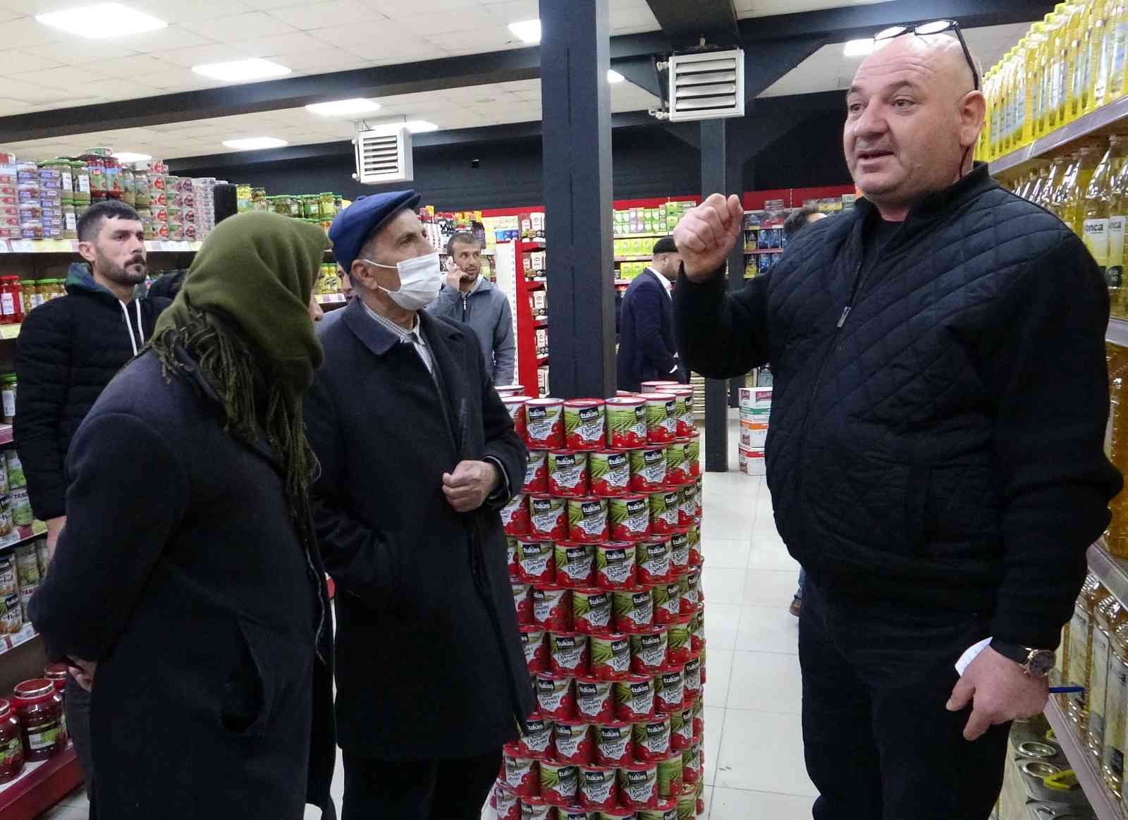 Vanlı market sahibinden yağa hücum eden vatandaşlara tokat gibi cevap #van