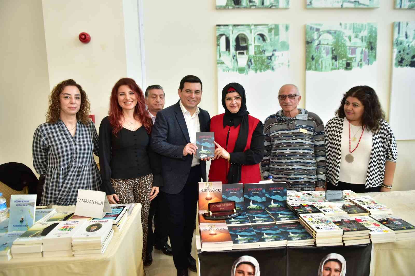 400 yayınevi, 200’den fazla yazar Kepez’de buluştu