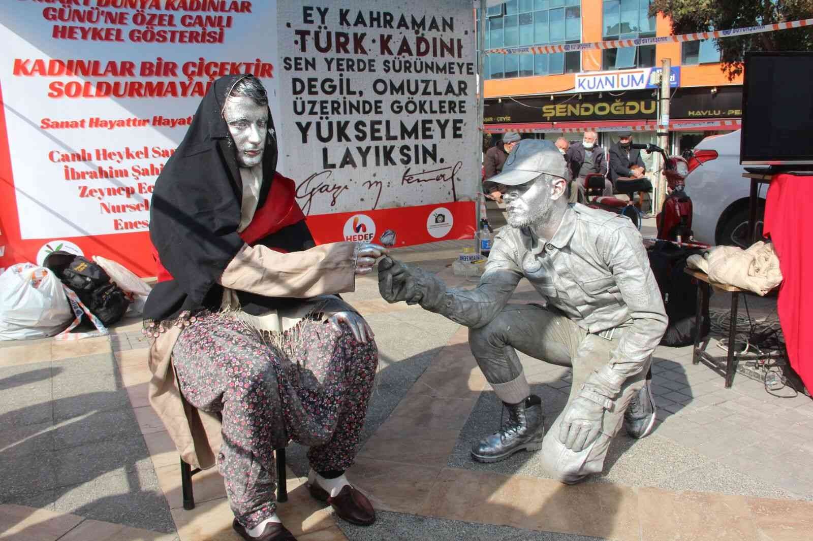 Kadınlar Gününe özel canlı heykel gösterisi #malatya