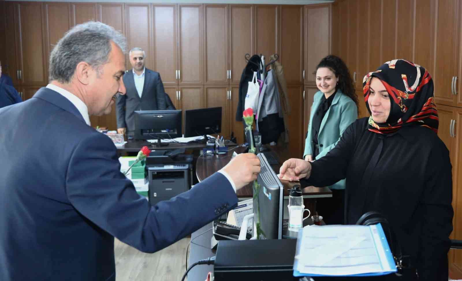 Başkan Kılınç, kadın personelin gününü kutladı #adiyaman